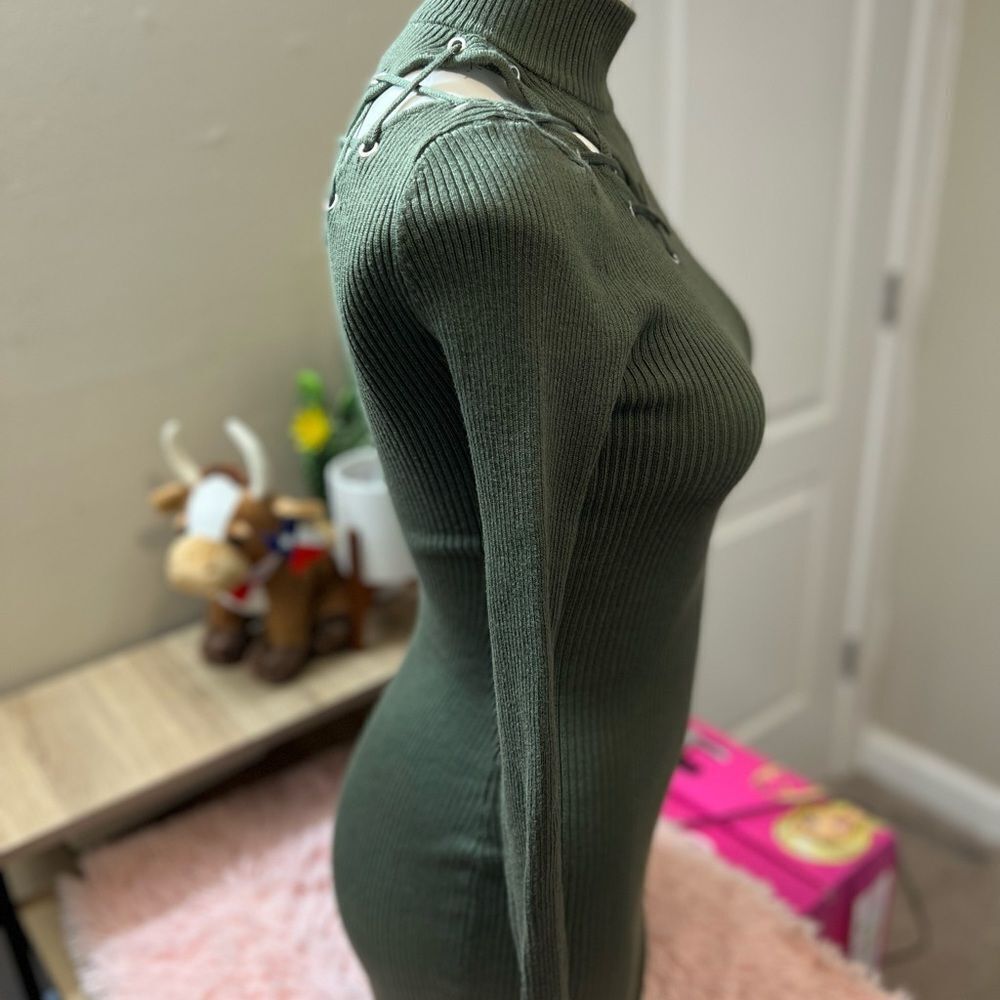 Green dress - Picture 4 of 7